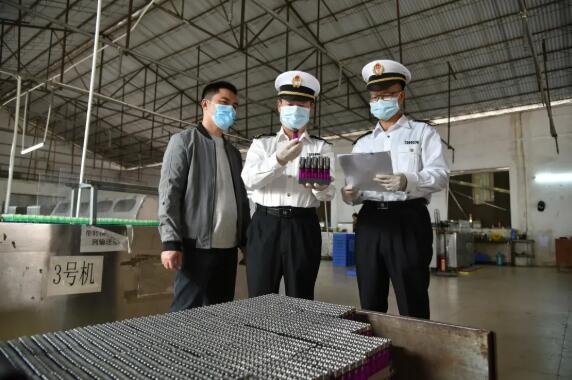 <a href='http://www.yunxiangju.cn' title='危險(xiǎn)品運(yùn)輸' >危險(xiǎn)品運(yùn)輸</a>