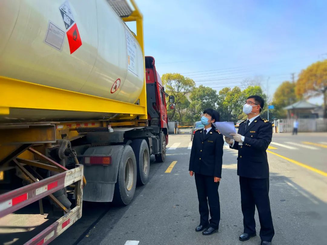 進出口?；? width=