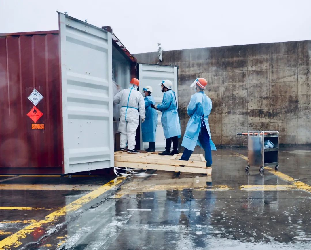 進出口?；? width=