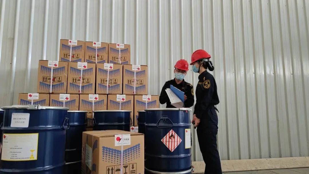 中港<a href='http://www.yunxiangju.cn' title='危險(xiǎn)品海運(yùn)' >危險(xiǎn)品海運(yùn)</a>